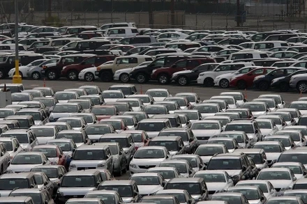 Ô-tô nhập khẩu tại cảng Long Beach, California, Mỹ. (Ảnh: TTXVN)