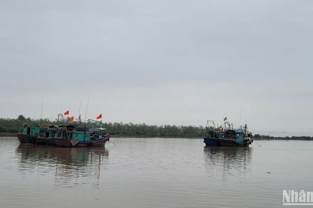 Thủ tướng Phạm Minh Chính vừa ký công điện yêu cầu tập trung phát hiện, điều tra và xác minh thông tin để xử lý vi phạm quy định về Hệ thống giám sát hành trình tàu cá (VMS). (Ảnh: PHÚC HUY)