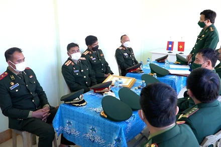 Bộ Chỉ huy Bộ đội Biên phòng Nghệ An và Bộ Chỉ huy Quân sự tỉnh Houaphanh cùng trao đổi tình hình an ninh biên giới.