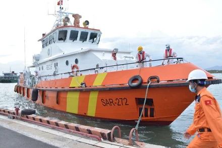 Tàu SAR 272 đang hành trình khẩn cấp, dự kiến 21 giờ đêm nay, 30/9, sẽ tiếp cận tàu có thuyền viên bị nạn.