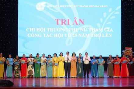 Tuyên dương 28 chi hội trưởng tiêu biểu.