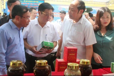 Tuần hàng lần này có hơn 40 doanh nghiệp, chủ thể, hợp tác xã đến từ Hà Nội và 18 tỉnh, thành phố khác.