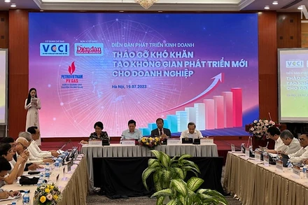 Việc tìm giải pháp để tháo gỡ khó khăn, tạo không gian phát triển mới cho doanh nghiệp đang là vấn đề được ưu tiên hiện nay.