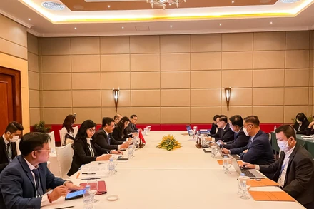 Bộ trưởng Công thương Nguyễn Hồng Diên hội đàm với Bộ trưởng Thương mại Campuchia Pan Sorasak.