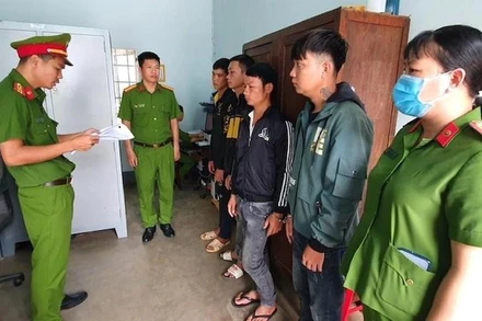 Các đối tượng tại cơ quan Công an.