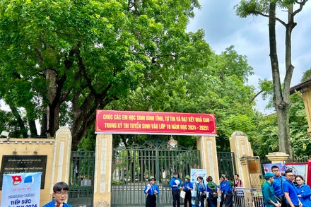 Điểm thi tuyển sinh vào lớp 10 năm học 2024-2025 tại Trường THPT Chu Văn An, Hà Nội (Ảnh: LÊ HÀ)