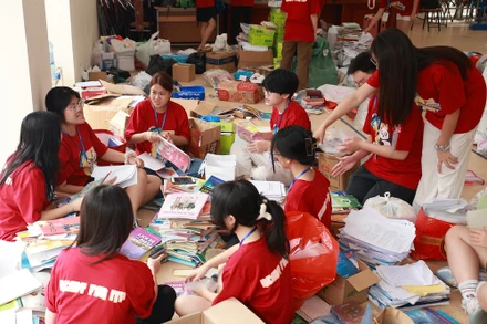 Các học sinh của Hà Nội tự tổ chức và thực hiện dự án nâng cao nhận thức về vấn đề môi trường tới cộng đồng