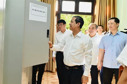 Lãnh đạo Bộ Giáo dục và Đào tạo đi kiểm tra tại Kỳ thi tốt nghiệp THPT năm 2024.