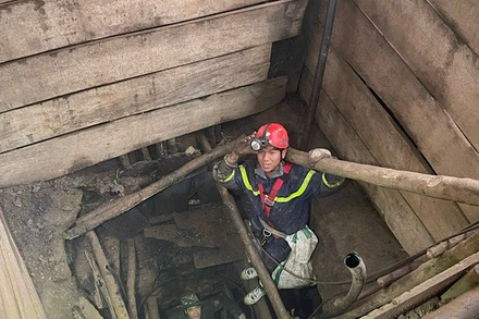 Hiện trường khai thác khoáng sản trái phép tại xã Noong Hẻo, huyện Sìn Hồ.