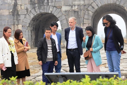 Cổng nam Thành nhà Hồ.