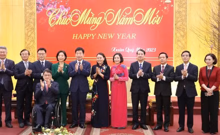 Quang cảnh buổi tiếp và làm việc với Đoàn đại biểu cấp cao Quốc hội Hàn Quốc tại Ninh Bình.