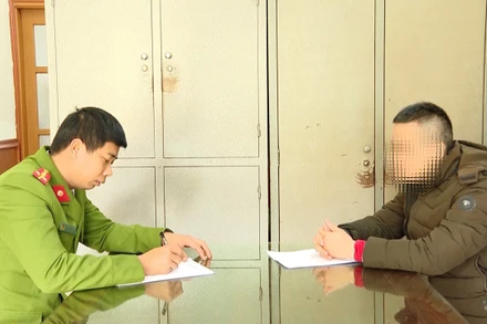 Cơ quan Cảnh sát điều tra Công an tỉnh Ninh Bình ghi lời khai Nguyễn Sinh Phú. 