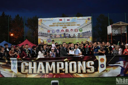 FC Anh Em Moskva đã xuất sắc giành chức vô địch. (Ảnh: XUÂN HƯNG)