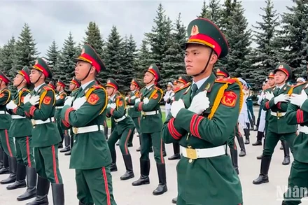 Quân nhân Việt Nam luyện tập tích cực cho lễ duyệt binh tại Quảng trường Đỏ.