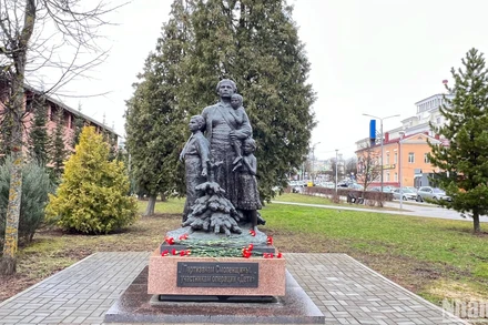 Tượng đài tưởng niệm những người tham gia Chiến dịch "Trẻ em". (Ảnh: XUÂN HƯNG)