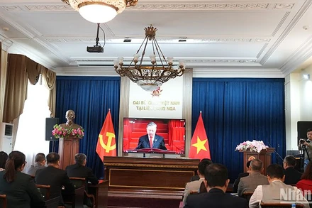 Quang cảnh lễ mít-tinh kỷ niệm 50 năm Ngày Giải phóng miền nam, thống nhất đất nước tại Liên bang Nga.