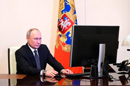 Tổng thống Nga đương nhiệm Putin bỏ phiếu trực tuyến trong cuộc bầu cử Tổng thống Nga năm 2024. (Ảnh: Kremlin.ru)