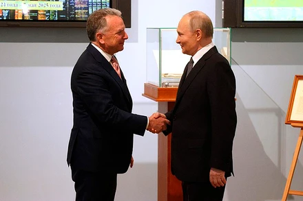 Tổng thống Nga Vladimir Putin gặp ông Steve Witkoff, Đặc phái viên của Tổng thống Mỹ tại Thư viện Tổng thống ở thành phố Saint Petersburg ngày 11/4. (Ảnh: KREMLIN.RU)