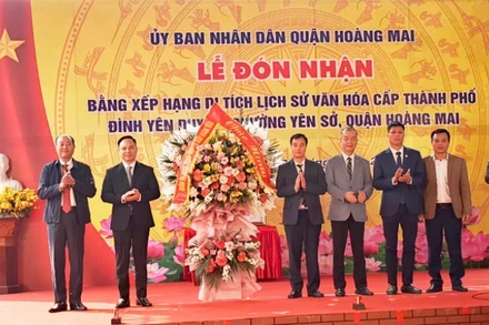 Nhân dân phường Yên Sở, quận Hoàng Mai phấn khởi khi di tích đình Yên Duyên được công nhận là Di tích cấp thành phố.