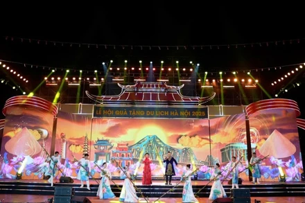 Những tiết mục văn nghệ đặc sắc mở màn lễ hội.