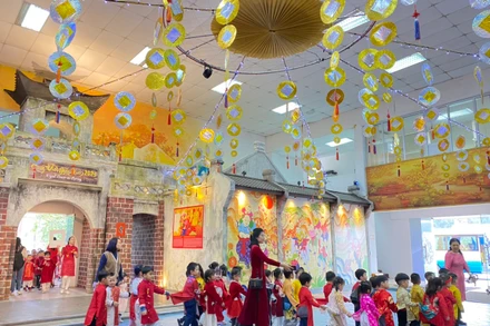 Không gian Tết tại Hoàng thành Thăng Long thu hút đông đảo công chúng.