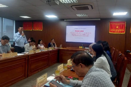 Các đại biểu trao đổi về giải pháp liên kết để phát triển công nghiệp văn hóa.