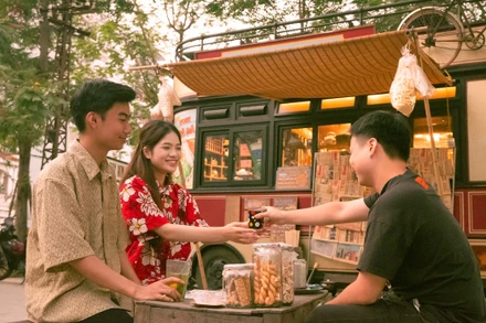 Khách du lịch được trải nghiệm thời bao cấp khi tham gia chương trình.