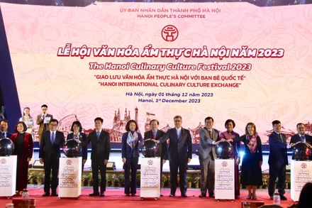 Các đại biểu khai mạc Lễ hội.