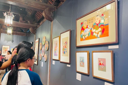 Công chúng tìm hiểu giá trị các bức tranh Hàng Trống và những sáng tác lấy cảm hứng từ tranh Hàng Trống.