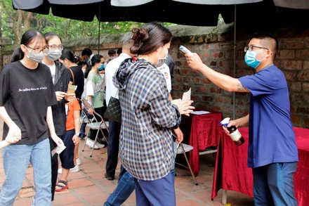 Hà Nội tăng cường các biện pháp ứng phó dịch Covid-19 trong dịp Tết.