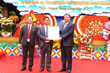 Quần thể danh thắng Hương Sơn (huyện Mỹ Đức, Hà Nội) được công nhận là Khu du lịch cấp thành phố.