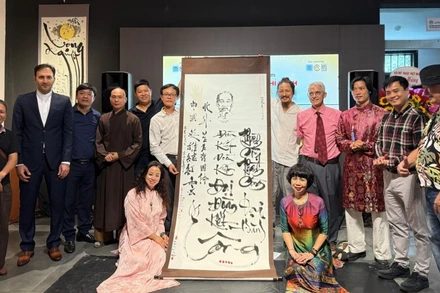 Giới thiệu tác phẩm thư họa về thơ Chủ tịch Hồ Chí Minh.