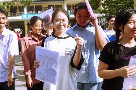 Thí sinh Đà Nẵng dự thi tại điểm Trường THPT Trần Phú - TP Đà Nẵng. (Ảnh NGỌC ĐÀO)