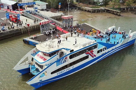 Tuyến phà Cần Giờ-Vũng Tàu góp phần kết nối giao thông và du lịch của Thành phố Hồ Chí Minh và Bà Rịa-Vũng Tàu.
