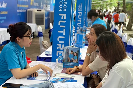 Hoạt động tư vấn tuyển sinh của Trường đại học CMC. (Ảnh THÚY QUỲNH)