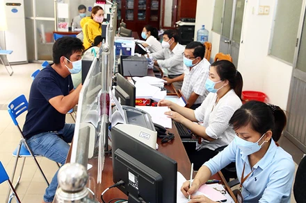 Các ngân hàng trên địa bàn tỉnh Ninh Thuận làm thủ tục cho khách hàng là cá nhân thành viên của các hợp tác xã có tài sản thế chấp được vay vốn để góp vốn cho hợp tác xã hoạt động.