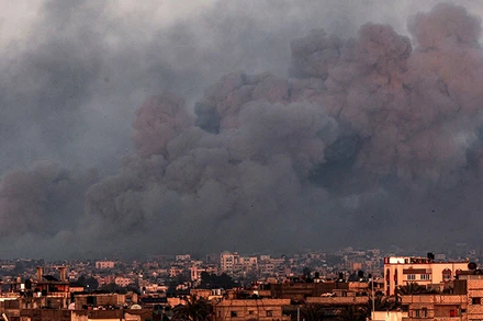 Khói lửa chiến tranh bao trùm Dải Gaza.