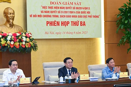 Chủ tịch Quốc hội Vương Đình Huệ và các Phó Chủ tịch Quốc hội dự và chủ trì phiên họp. (Ảnh: DUY LINH)