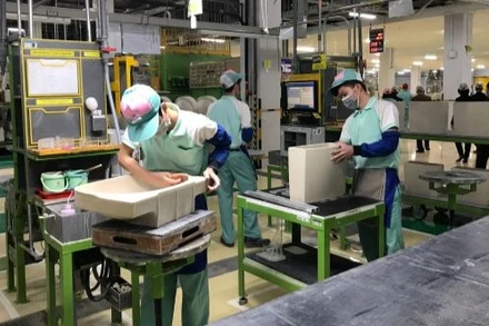 Hoạt động sản xuất tại Công ty TNHH TOTO Việt Nam - chi nhánh Hưng Yên, khu công nghiệp Thăng Long II, tỉnh Hưng Yên.