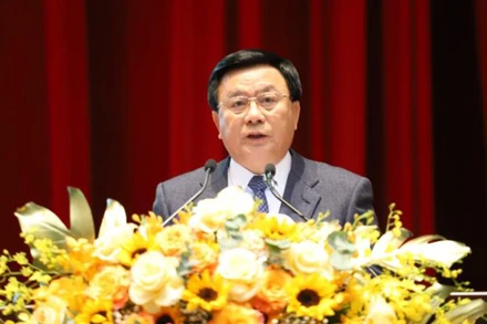 GS.TS Nguyễn Xuân Thắng, Ủy viên Bộ Chính trị, Chủ tịch Hội đồng Lý luận Trung ương, Giám đốc Học viện Chính trị quốc gia Hồ Chí Minh phát biểu tại Hội thảo.