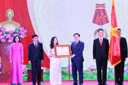 [Ảnh] Chủ tịch Quốc hội dự lễ kỷ niệm 35 năm Ngày thành lập Báo Đại biểu Nhân dân