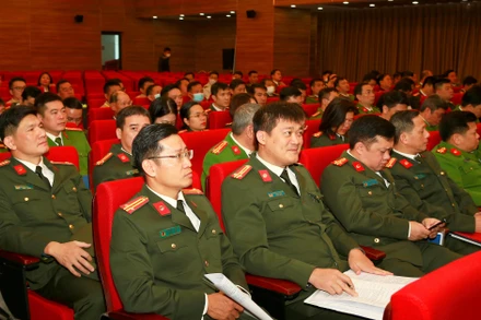 Các đại biểu tham dự hội nghị.