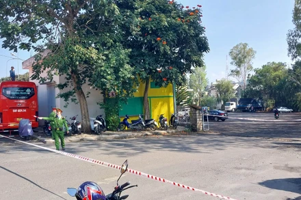 Lực lượng công an phong tỏa Trung tâm đăng kiểm xe cơ giới tại Đà Lạt.