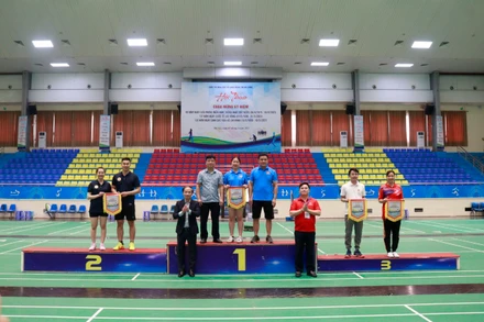 Giải thu hút sự tham gia của hơn 200 vận động viên, với 3 môn thi đấu là kéo co, cầu lông, bóng bàn.