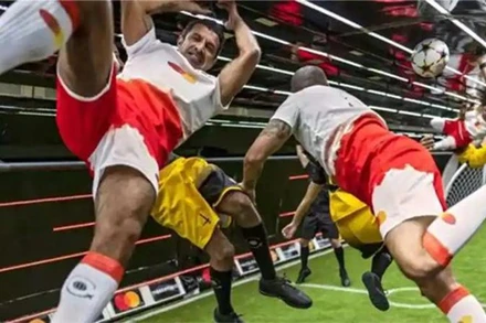 Figo và 7 cầu thủ lập kỷ lục. (Nguồn: republicworld/TTXVN)