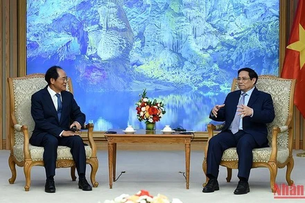 Thủ tướng Phạm Minh Chính tiếp Đại sứ Hàn Quốc tại Việt Nam Park Noh Wan. (Ảnh: TRẦN HẢI)