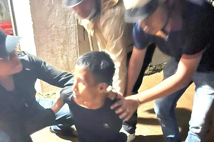 Lực lượng Công an bắt giữ đối tượng Đỗ Quang Mạnh.