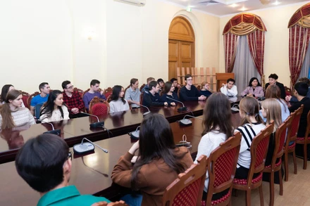 Quang cảnh buổi nói chuyện chuyên đề. (Ảnh: THANH THỂ)