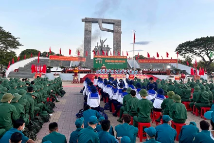 Quang cảnh buổi Lễ giao, nhận quân tại Quảng trường 16 Tháng 4, thành phố Phan Rang-Tháp Chàm, tỉnh Ninh Thuận.