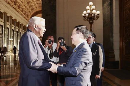 Chủ tịch Quốc hội Chính quyền Nhân dân nước Cộng hòa Cuba Esteban Lazo Hernandez và Chủ tịch Quốc hội Vương Đình Huệ. (Ảnh: Doãn Tấn/TTXVN)
